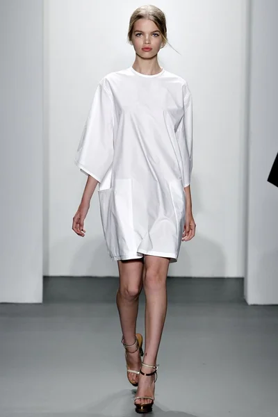 Look 15